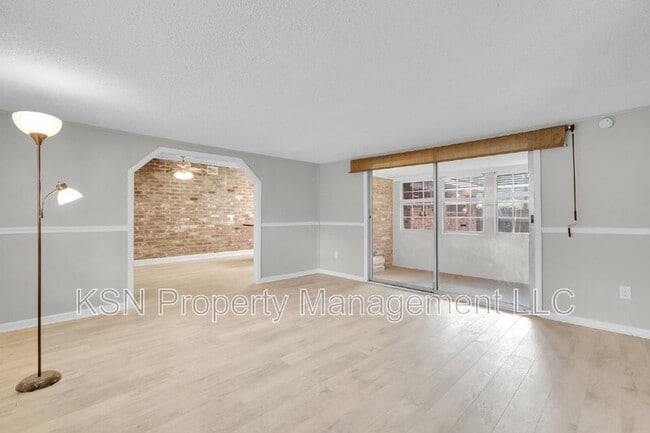 Building Photo - 117 Windsor Rd