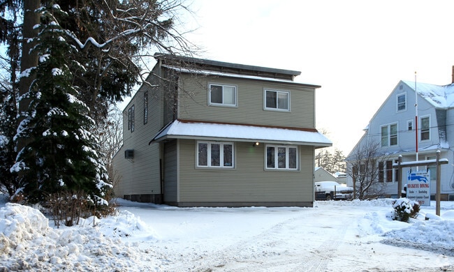 Building Photo - 46 Center Rd