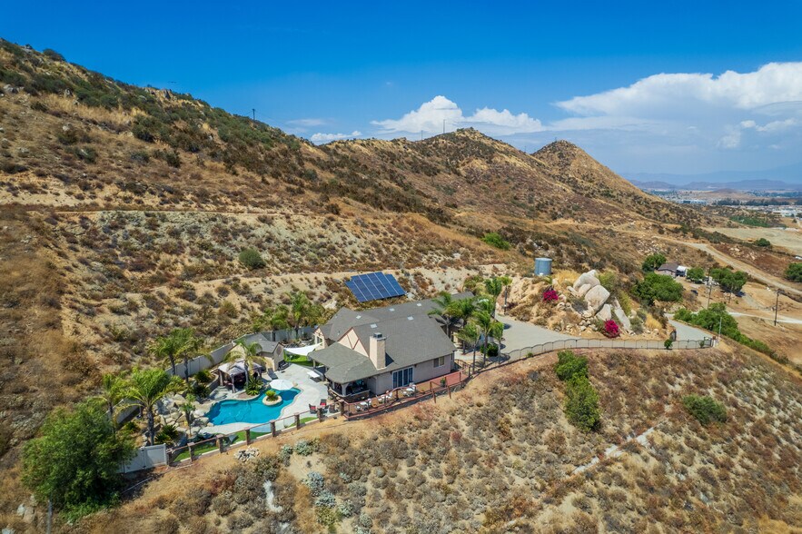 Building Photo - 27495 Linnel Ln