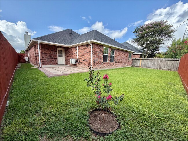 Building Photo - 6650 Roberson St