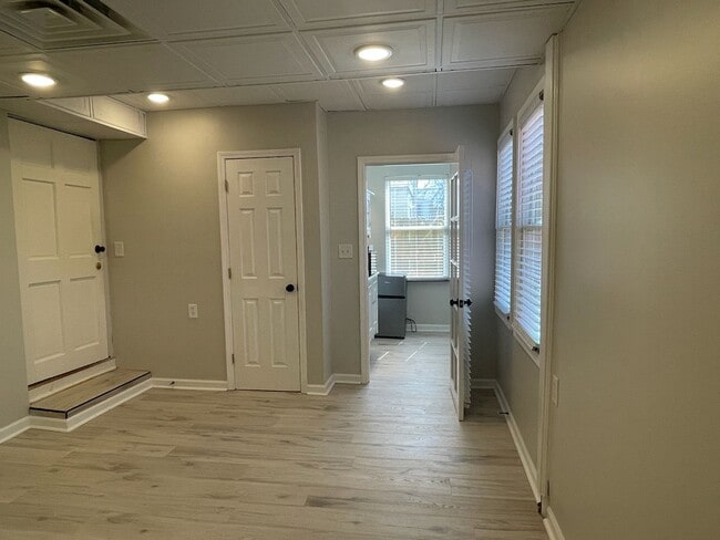 Building Photo - Private Basement Studio Apartment in Kirkwood.