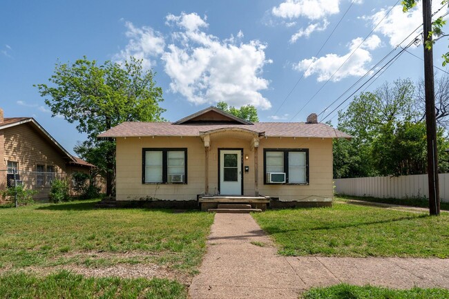 Primary Photo - 1833 S 8th St
