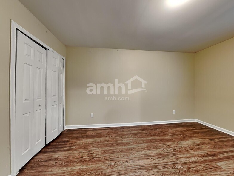 Building Photo - 3120 Genlee Dr