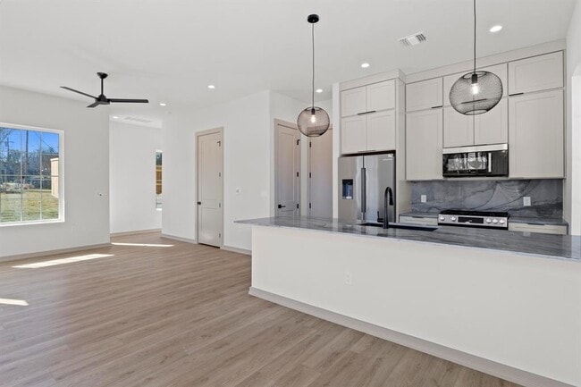 Building Photo - 1736 Bunche Rd