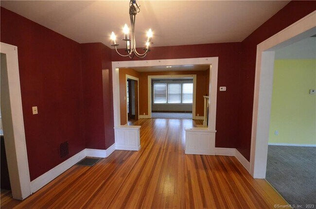 Building Photo - 147 Freeman Ave