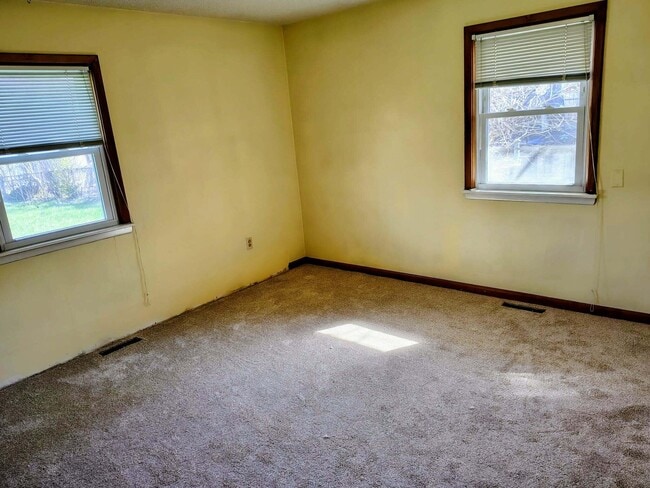 Building Photo - 309 W Leslie Ln