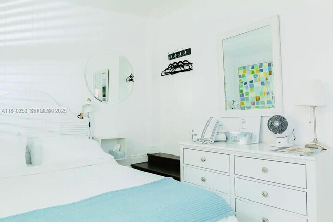 Building Photo - 2221 SW 26th Ln