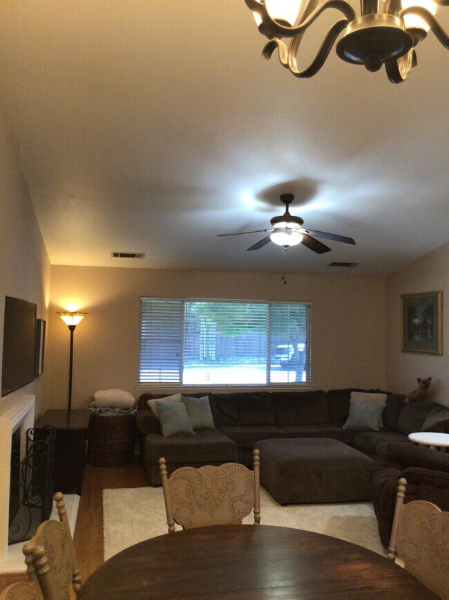 Building Photo - 1555 Morgan Dr