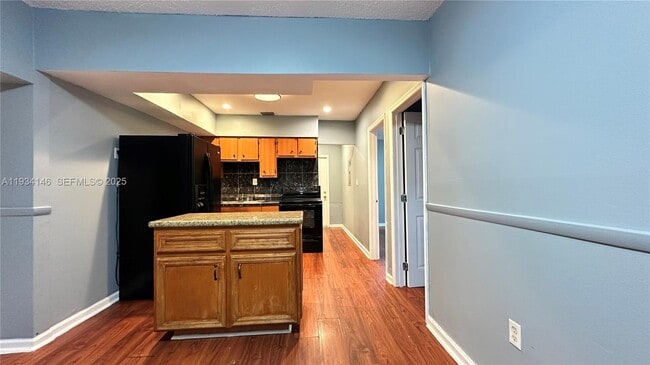 Building Photo - 2220 Charleston St