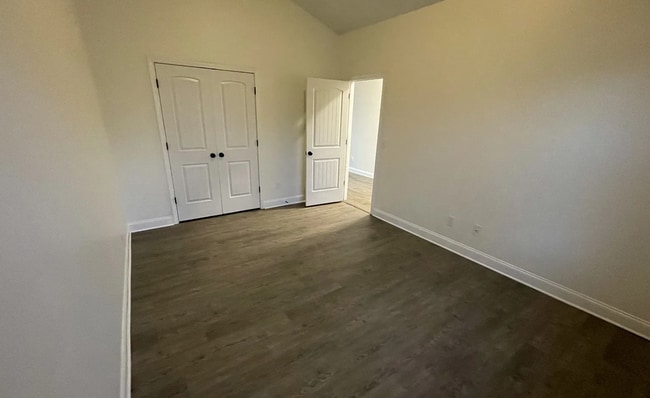Building Photo - Charming Like-New 3BR Home with Fenced Yard & Easy Commute Near Fort Jackson