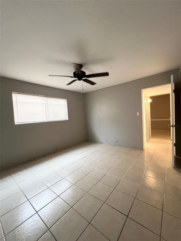 Building Photo - 2121 Fountain View Dr