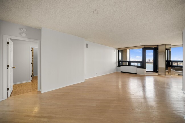 Building Photo - 800 Palisade Ave