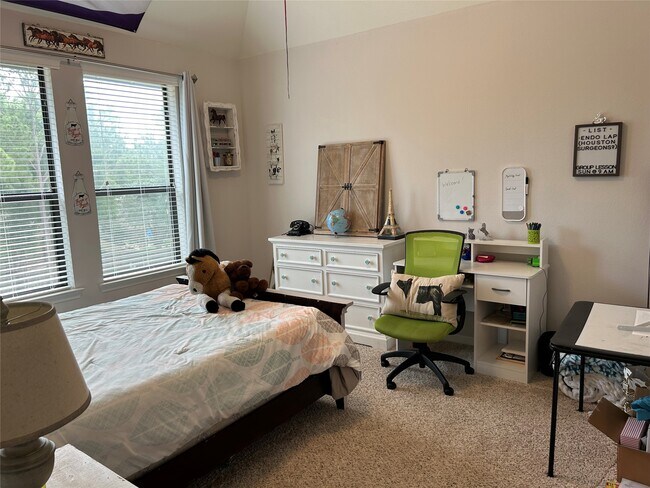 Building Photo - 2746 King's Retreat Cir
