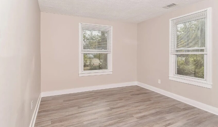 Building Photo - 2116 Roosevelt Dr