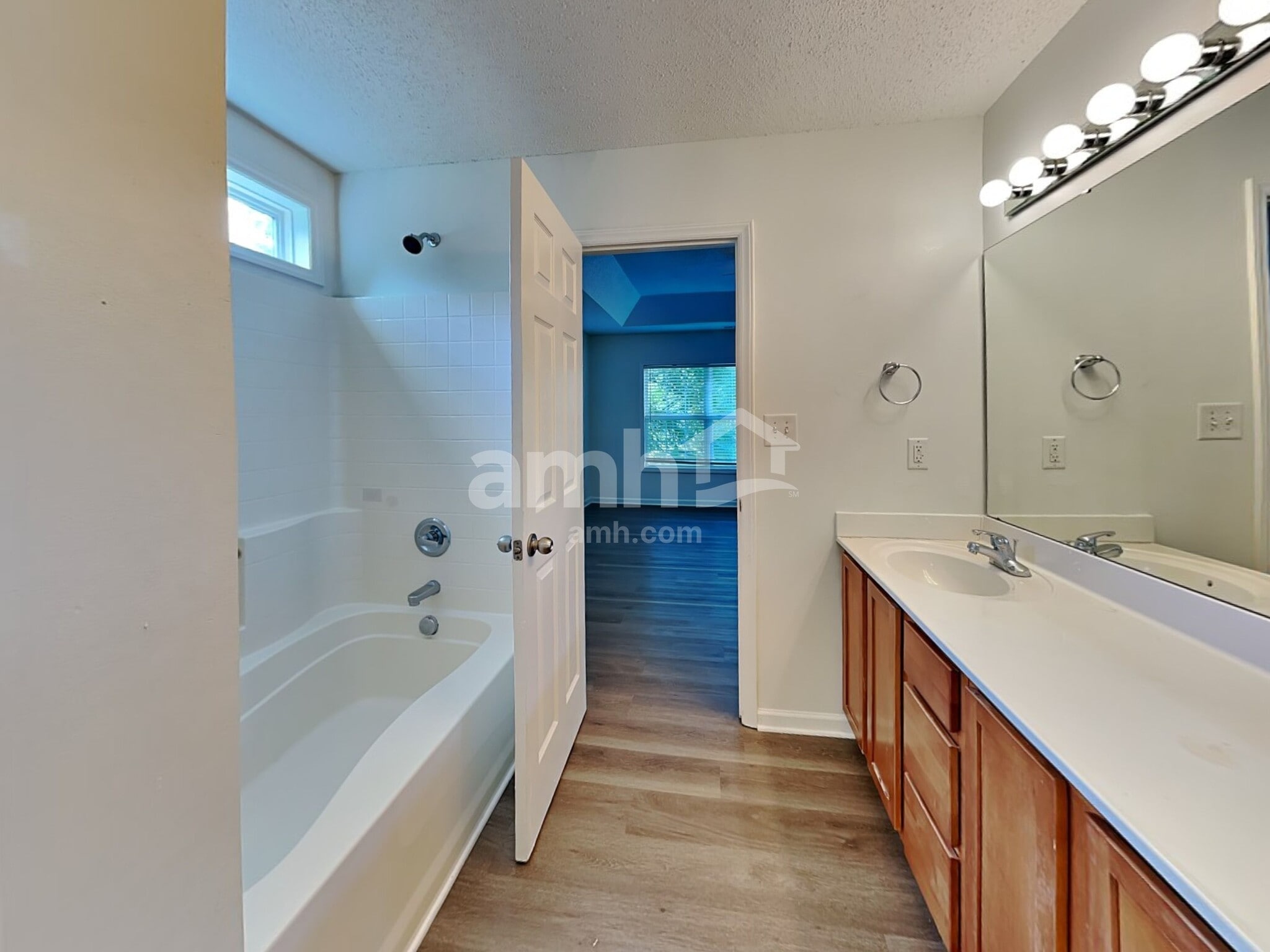 Building Photo - 1302 River Rock Dr