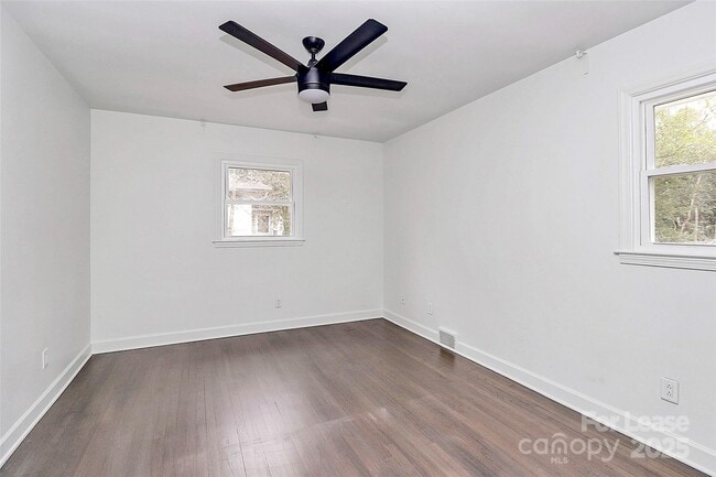 Building Photo - 5442 Kinsale Ln