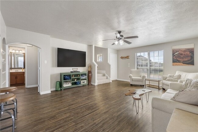 Building Photo - 2919 McLaren Dr