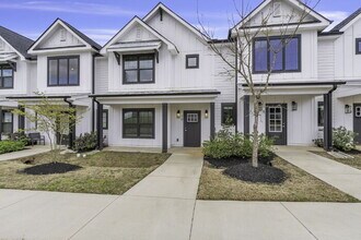 Building Photo - Modern 2BD, 2.5BA Townhouse with Large Loft in Travelers Rest