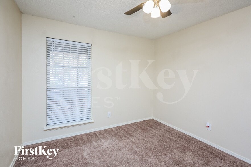 Building Photo - 8513 Crestview Dr