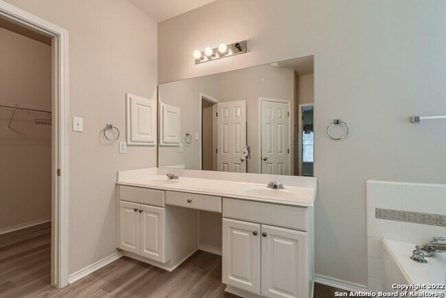 Building Photo - One-Story Beauty in Stone Oak