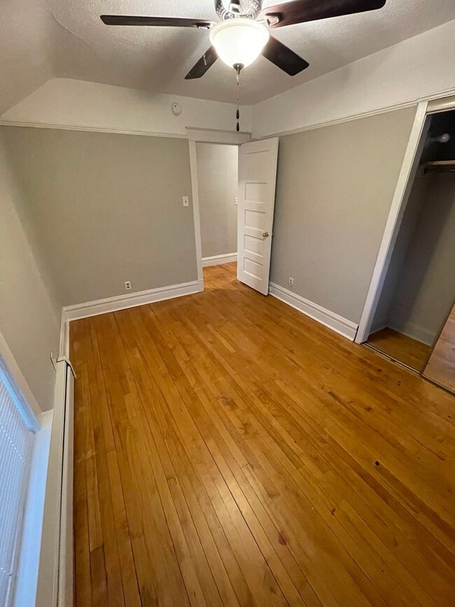 Building Photo - AVAILABLE Immediately! - Gorgeous 3 Bedroom 1 Bath Single Family Home!