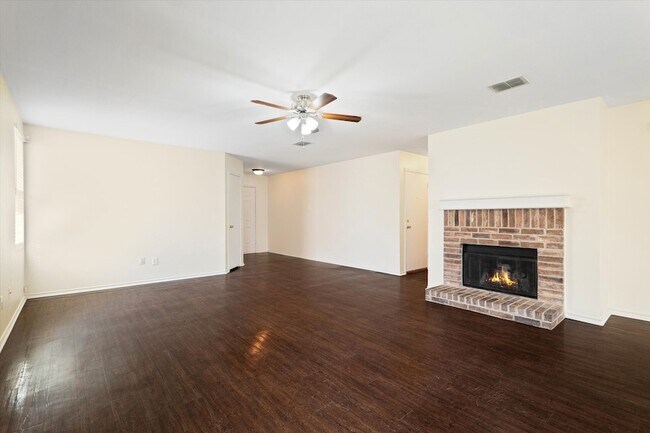 Building Photo - 12856 Gillon Dr