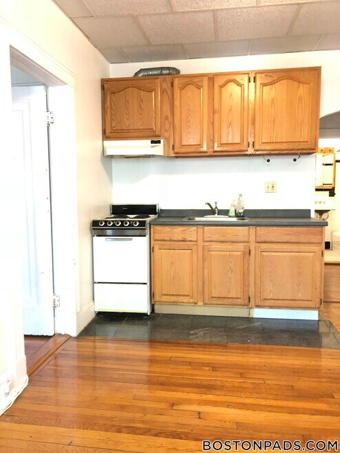 Building Photo - 72 Strathmore Rd