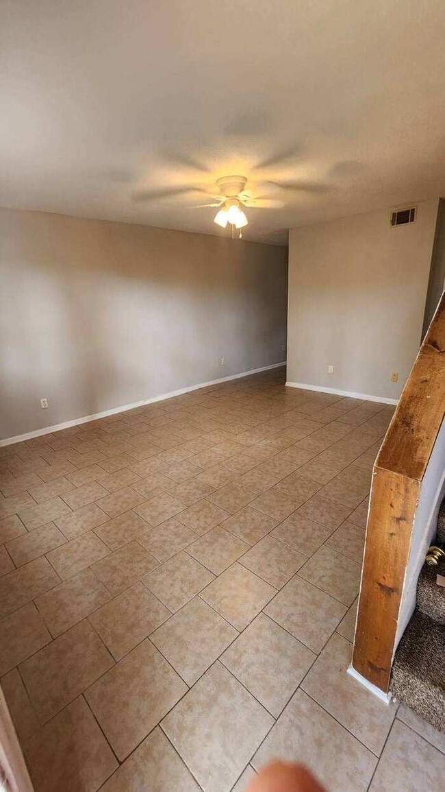 Building Photo - Townhouse featuring 2 bedrooms and 1 1/2 bathrooms in the heart of North Augusta!