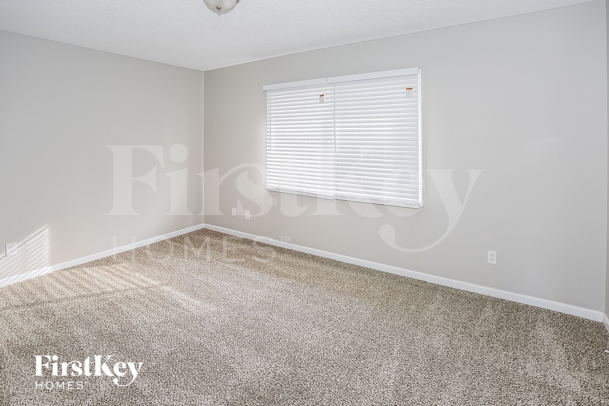 Building Photo - 8427 N 47th Dr