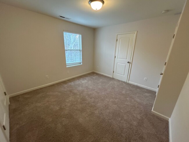 Building Photo - *Move in Special* Updated 3 Bedroom | 2.5 ...