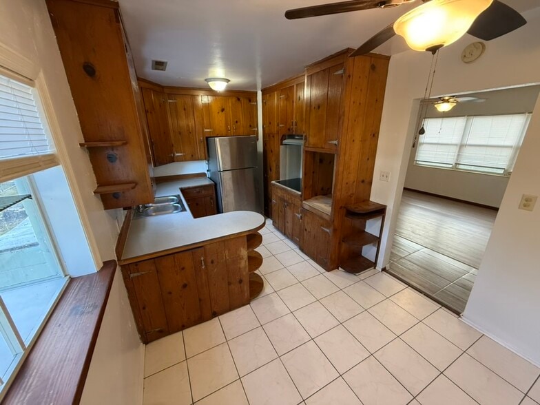 Building Photo - 69 E Seminole Ave