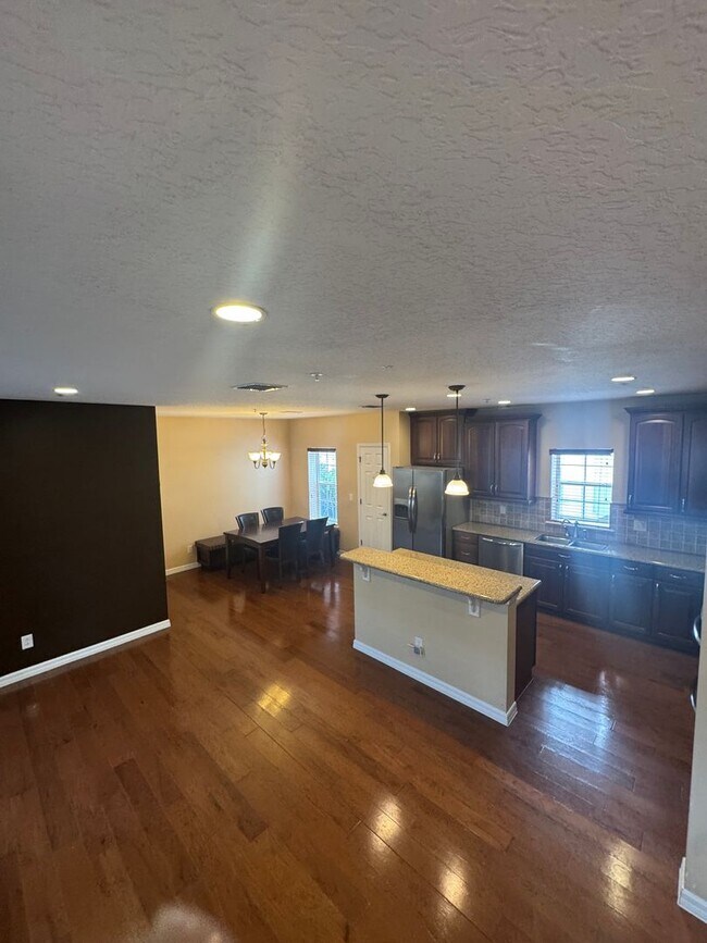 Building Photo - 5364 Penway Dr