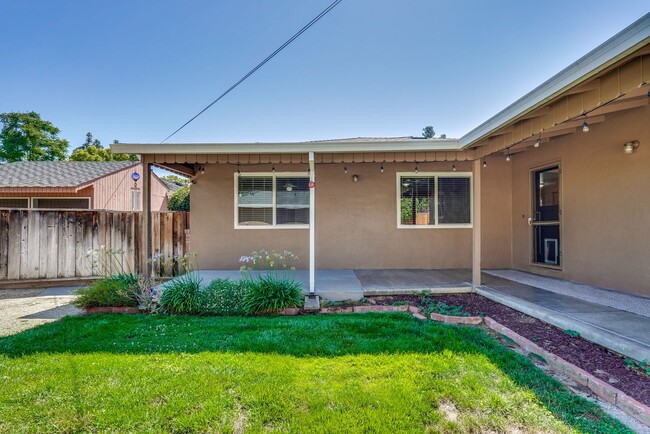 Building Photo - Midcentury Willow Glen Charmer ~ Close to ...