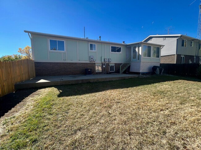 Building Photo - Spacious 3bed, 2.5 bath, Willow Park House in Aurora
