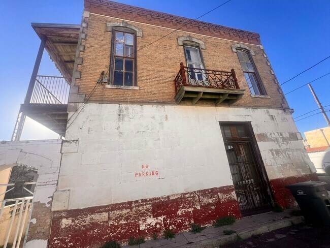 Building Photo - 518 Davis Ave