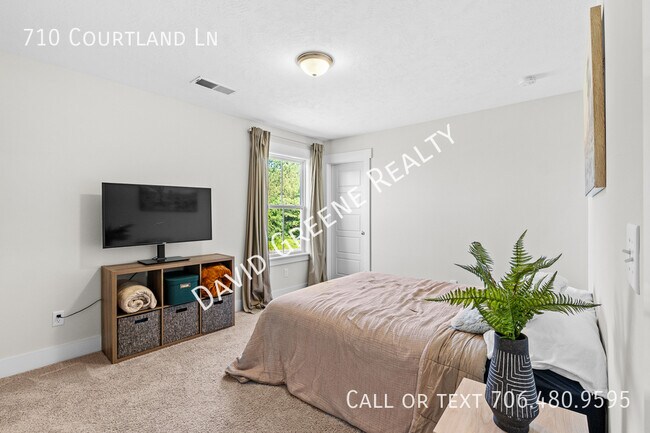Building Photo - 710 Courtland Ln