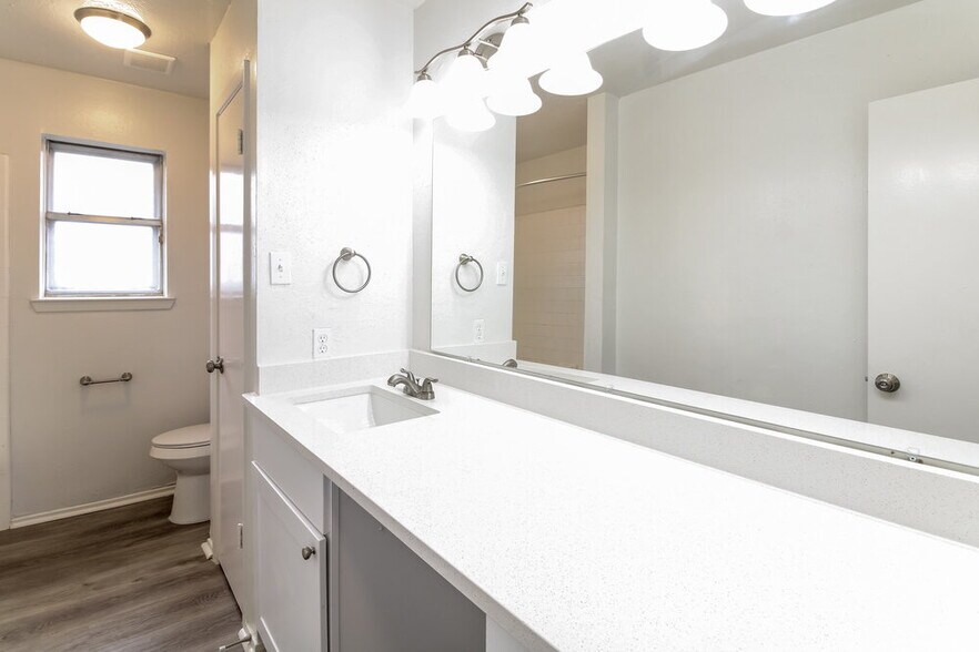 Building Photo - 1206 Cable Way