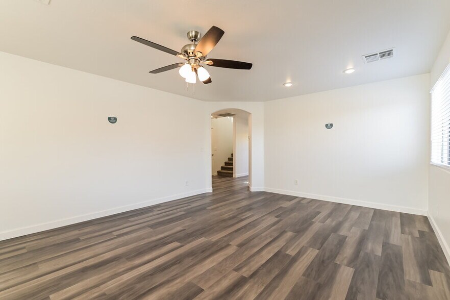 Building Photo - 978 Medina De Leon Ave