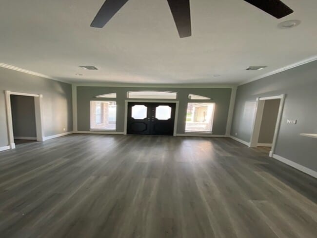 Building Photo - 12803 Cloverwood Dr