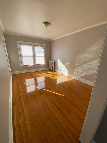 Primary Photo - 1706 Albion W Ave