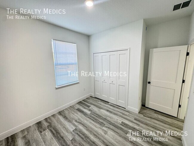 Building Photo - 310 Dogfish Way