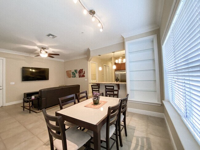 Building Photo - The Palms #102