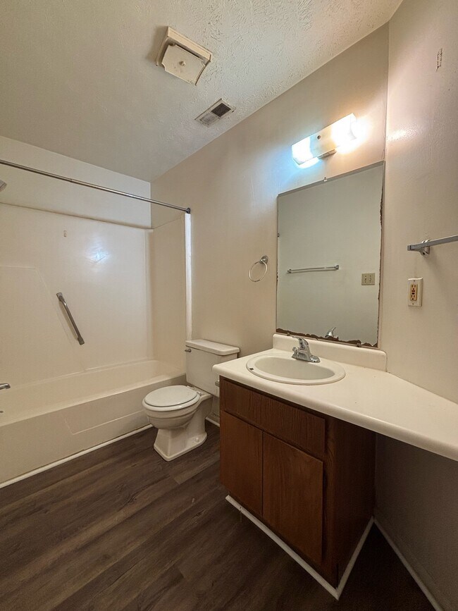 Building Photo - 6400 Starbrook Dr