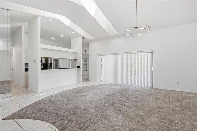 Building Photo - 1902 SE Gaskins Cir