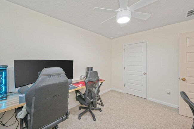 Building Photo - 545 Mary Lou Way
