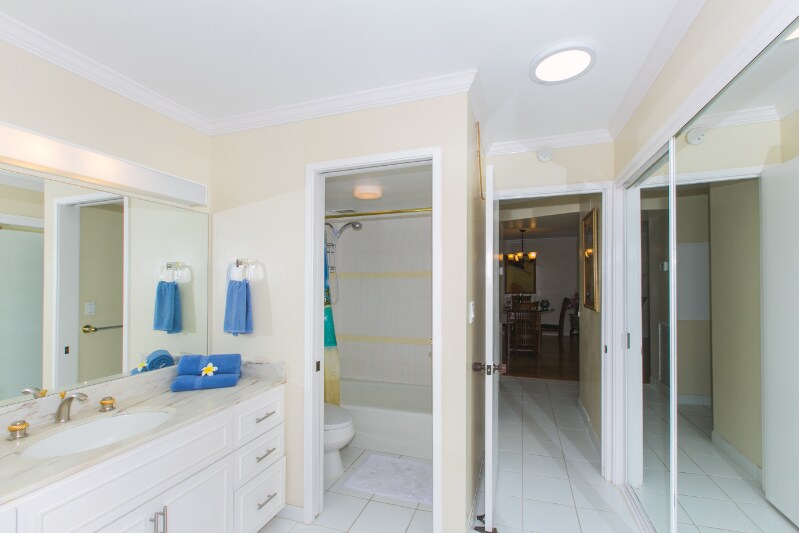 Building Photo - 1910 Ala Moana Blvd