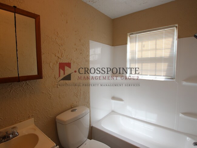 Building Photo - Available! 1 Bedroom, 1 Bath in Tyler!