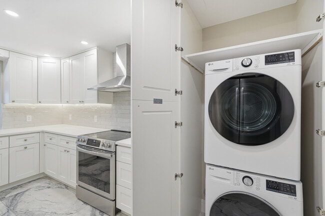 Building Photo - 3550 Galt Ocean Dr