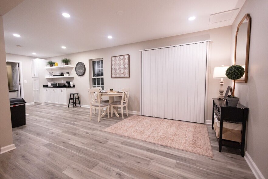 Building Photo - 9220 Weathersfield Dr