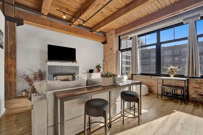 Building Photo - 625 W Jackson Blvd